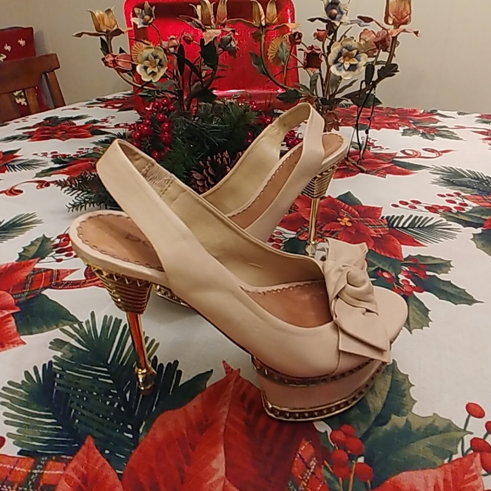 FA-BU-LOUS BEBE STILETTOS